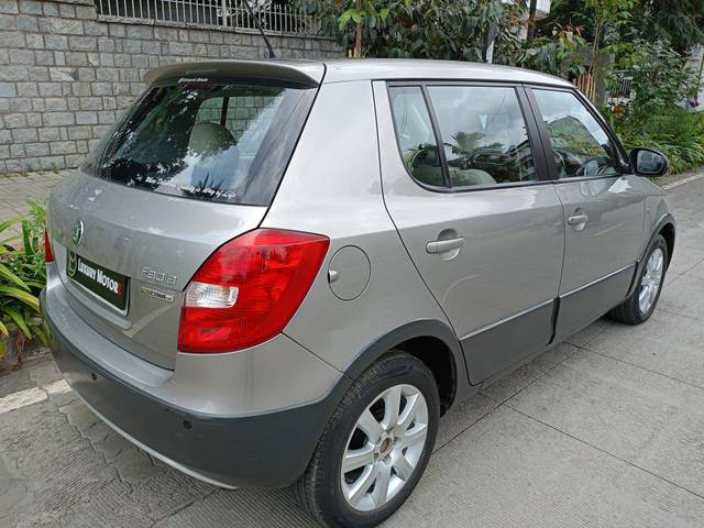 https://images10.gaadi.com/usedcar_image/3575961/original/processed_img2869561__used_car_2869561_1694691466.jpg?imwidth=6402