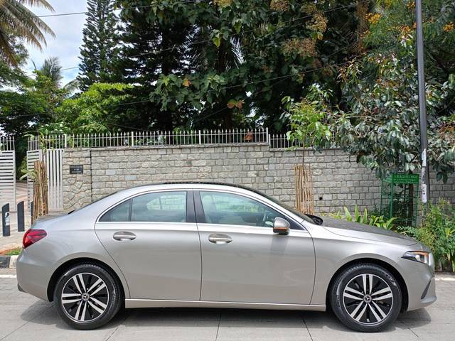 https://images10.gaadi.com/usedcar_image/3575963/original/processed_img2869562__used_car_2869562_1694691697.jpg?imwidth=6401