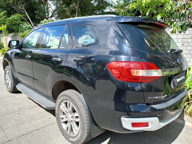 https://images10.gaadi.com/usedcar_image/3575981/original/processed_img2869572__used_car_2869572_1696152640.jpg?imwidth=6402