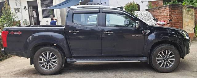 https://images10.gaadi.com/usedcar_image/3576142/original/processed_a6db813f-5091-46dd-a0a0-e366a0f14eff.jpg?imwidth=6401