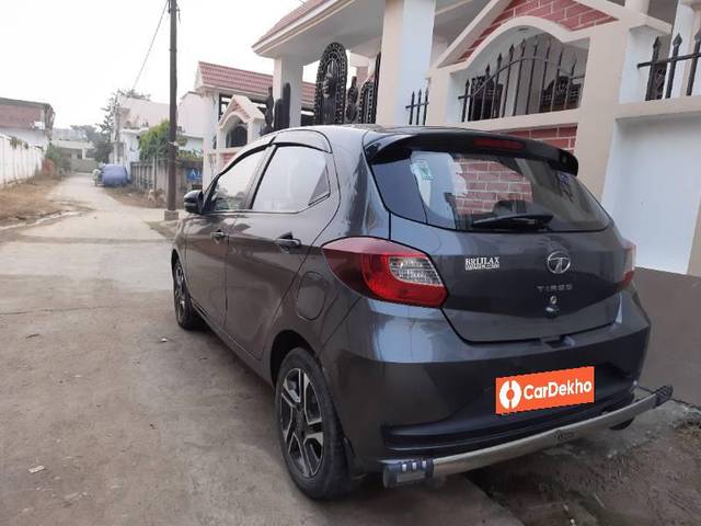 https://images10.gaadi.com/usedcar_image/3576235/original/processed_54718589-8bab-420c-bc0a-b60654d2522f.jpg?imwidth=6402