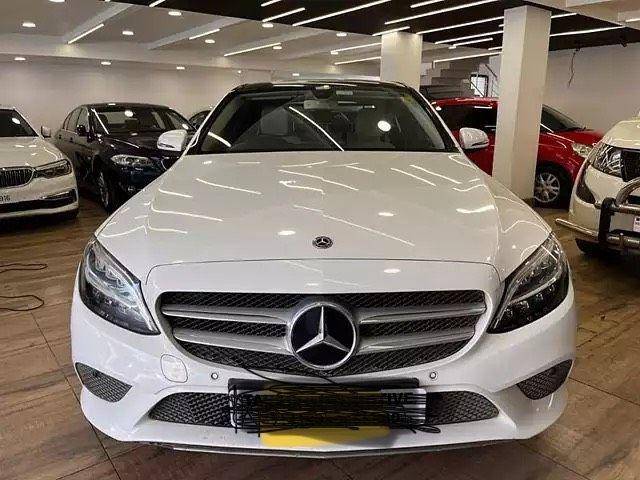 https://images10.gaadi.com/usedcar_image/3576236/original/processed_09ac44c7-ed3d-4e5b-91e6-9994fca6871e.jpeg?imwidth=6402