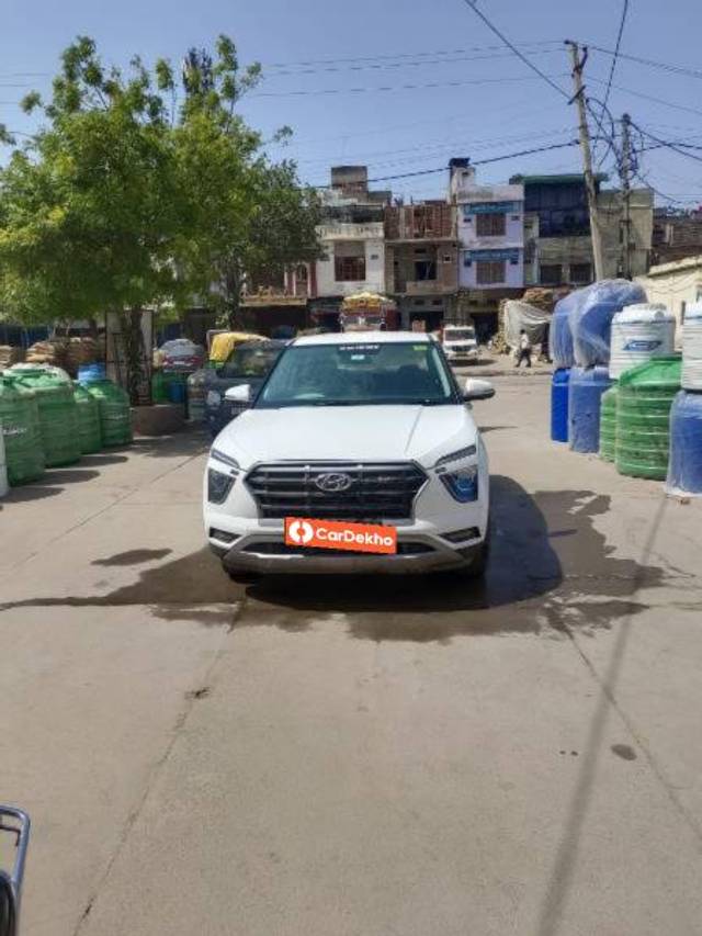 https://images10.gaadi.com/usedcar_image/3576270/original/processed_67ab9bbf-6608-48f2-9832-a7c3f2e9c765.jpg?imwidth=6400