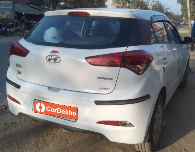 https://images10.gaadi.com/usedcar_image/3576407/original/processed_6275176f-4e92-41ca-b84d-9e8780b11560.jpg?imwidth=6401