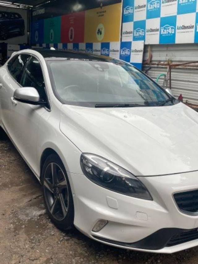 https://images10.gaadi.com/usedcar_image/3576857/original/processed_39aa462e-cb5a-4d85-b74f-abd891e7d1c7.jpeg?imwidth=6400