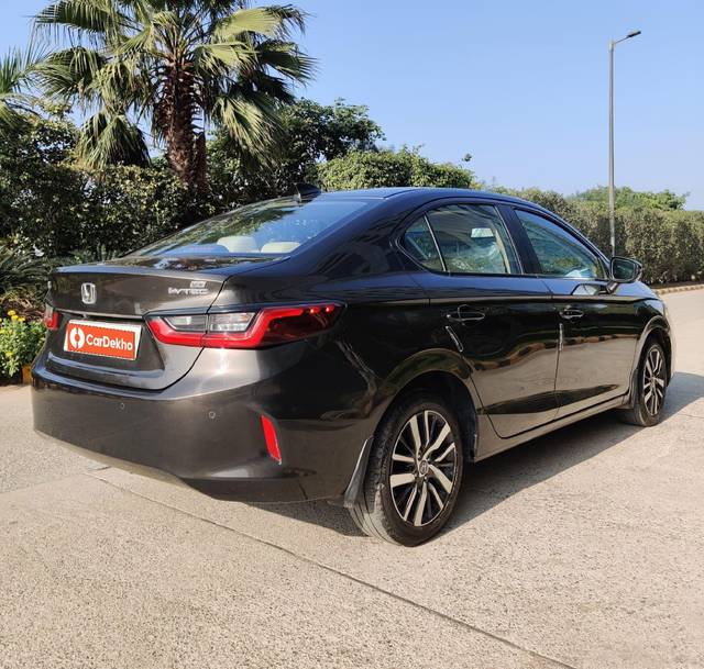 https://images10.gaadi.com/usedcar_image/3576906/original/processed_img2870146__used_car_2870146_1694769922.jpg?imwidth=6401