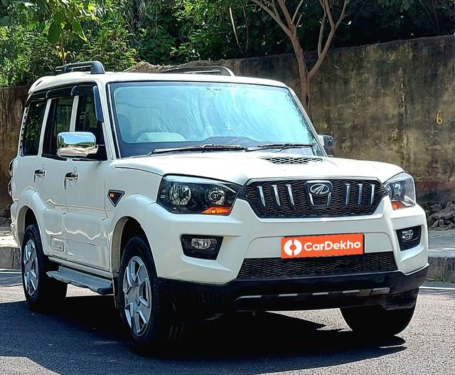 https://images10.gaadi.com/usedcar_image/3576945/original/processed_img2870180__used_car_2870180_1694770909.jpg?imwidth=6400