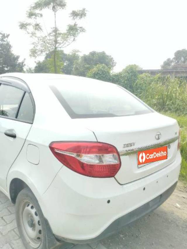 https://images10.gaadi.com/usedcar_image/3576969/original/processed_04a6ed35-9d36-4c0b-b464-96d0e2a5e451.jpg?imwidth=6402