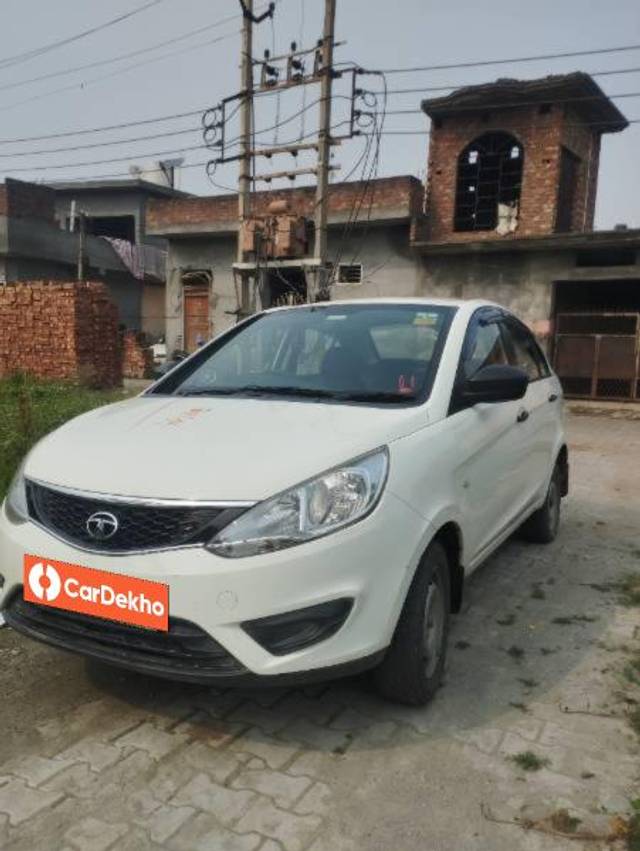 https://images10.gaadi.com/usedcar_image/3576969/original/processed_d9e96230-9256-49a1-9cf3-7d178049e336.jpg?imwidth=6400