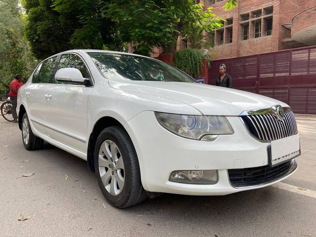 https://images10.gaadi.com/usedcar_image/3576975/original/processed_img2870204__used_car_2870204_1694771904.jpg?imwidth=6400