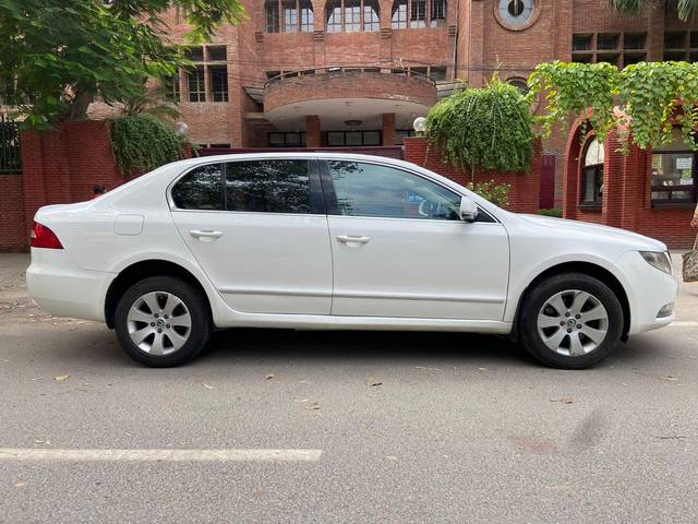 https://images10.gaadi.com/usedcar_image/3576975/original/processed_img2870204__used_car_2870204_1694771907.jpg?imwidth=6401