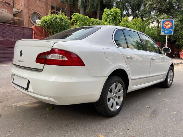 https://images10.gaadi.com/usedcar_image/3576975/original/processed_img2870204__used_car_2870204_1694771909.jpg?imwidth=6402