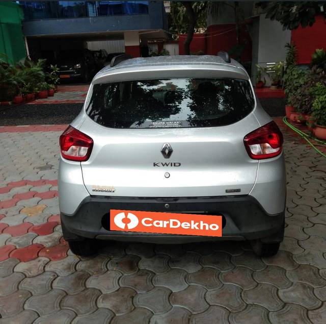 https://images10.gaadi.com/usedcar_image/3577013/original/processed_img2870229__used_car_2870229_1694773417.jpg?imwidth=6401
