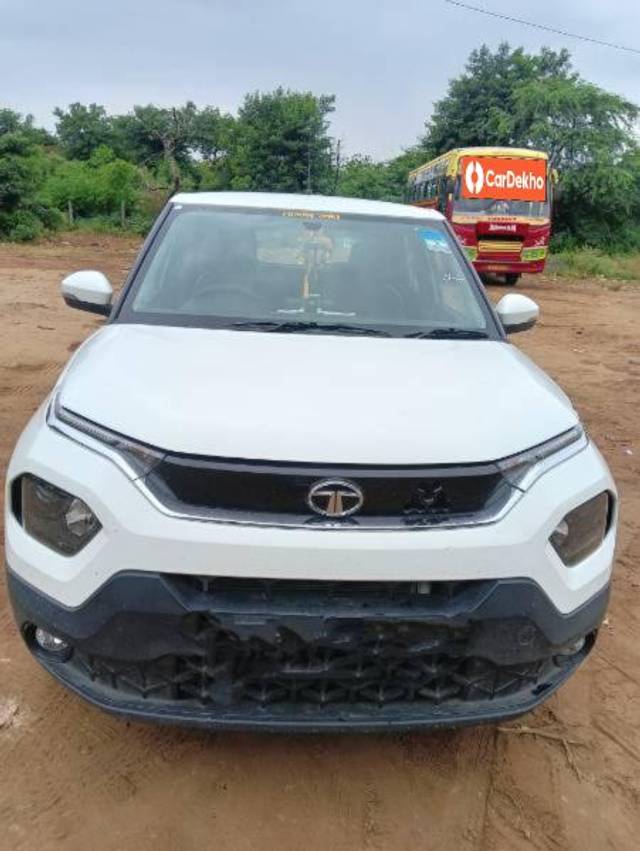 https://images10.gaadi.com/usedcar_image/3577100/original/processed_e602495a-0b41-4cec-addc-5691cef507b8.jpg?imwidth=6402