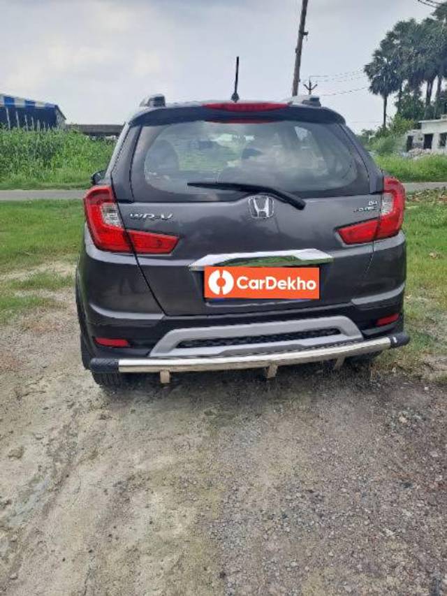 https://images10.gaadi.com/usedcar_image/3577377/original/processed_7b68da70-5433-4353-ba03-7fbfbfe56140.jpg?imwidth=6402