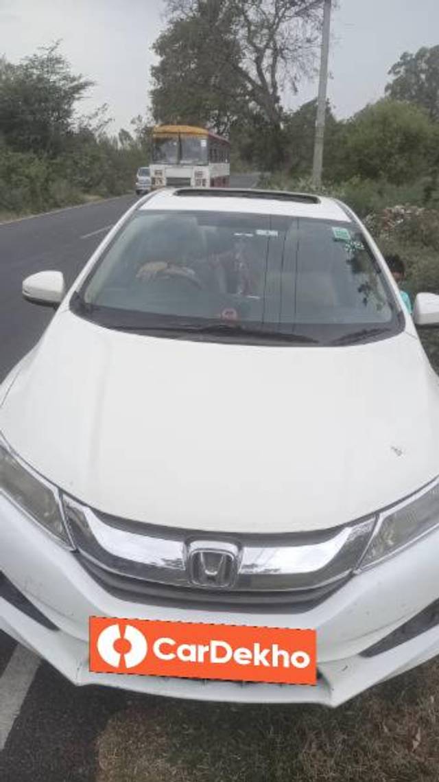 https://images10.gaadi.com/usedcar_image/3577447/original/processed_73b865e2-97f6-492f-b5d2-59a0fcde6110.jpg?imwidth=6400