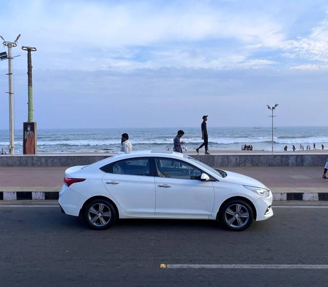 https://images10.gaadi.com/usedcar_image/3577554/original/processed_53d2b4db-9242-4499-aa3b-3e3caf4d09f3.jpeg?imwidth=6401