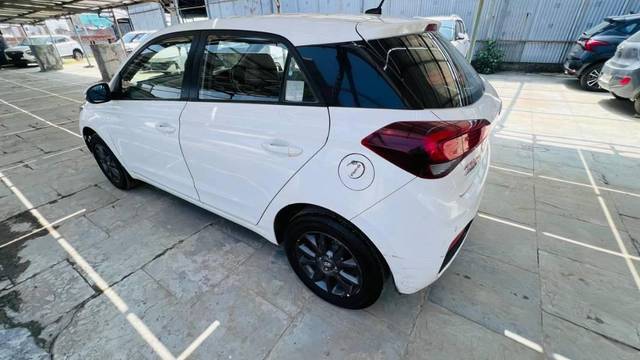 https://images10.gaadi.com/usedcar_image/3577574/original/processed_c59258dd-34db-4a1a-acff-da6bf913db01.jpeg?imwidth=6401