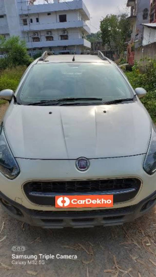 https://images10.gaadi.com/usedcar_image/3577877/original/processed_e198c0dd-f94f-4166-a419-8c8562529048.jpg?imwidth=6400