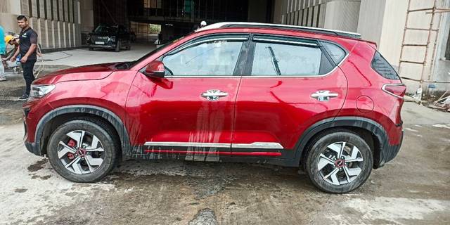 https://images10.gaadi.com/usedcar_image/3578035/original/09__VCC_IMG_1694242440650_1786392_95_1694242553.jpg?imwidth=6401