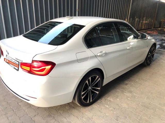 https://images10.gaadi.com/usedcar_image/3578132/original/processed_cdc1dee4-03cb-4a81-bacd-71340a6be202.jpeg?imwidth=6401