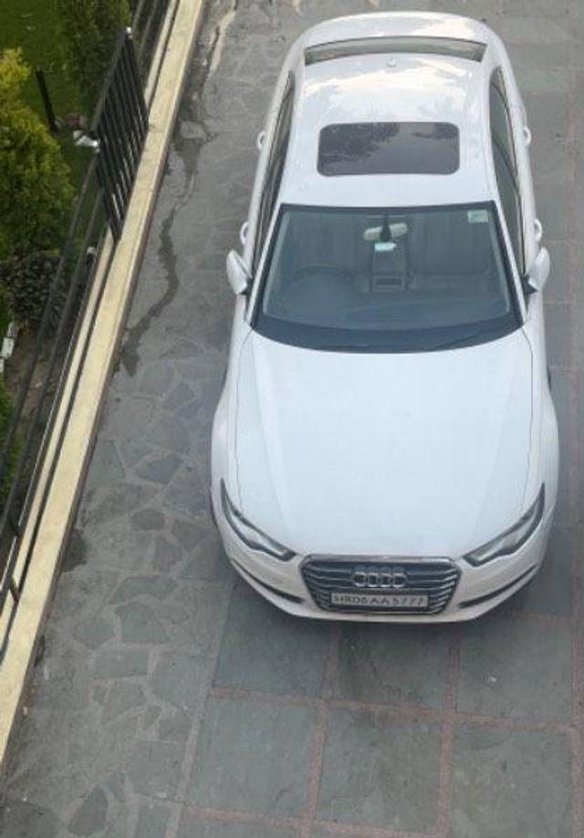 https://images10.gaadi.com/usedcar_image/3578573/original/processed_cb6ed2be-7bbb-48d2-844c-1179fc205e17.jpeg?imwidth=6401