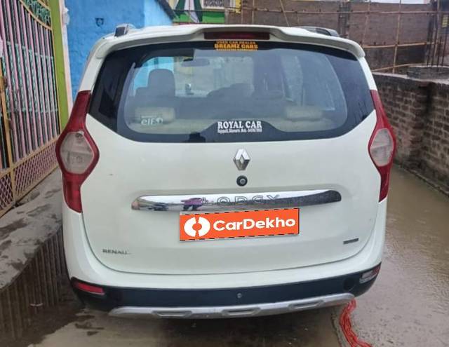 https://images10.gaadi.com/usedcar_image/3578637/original/processed_13537da4-4bac-4925-ad1d-6d28fff6265e.jpg?imwidth=6401