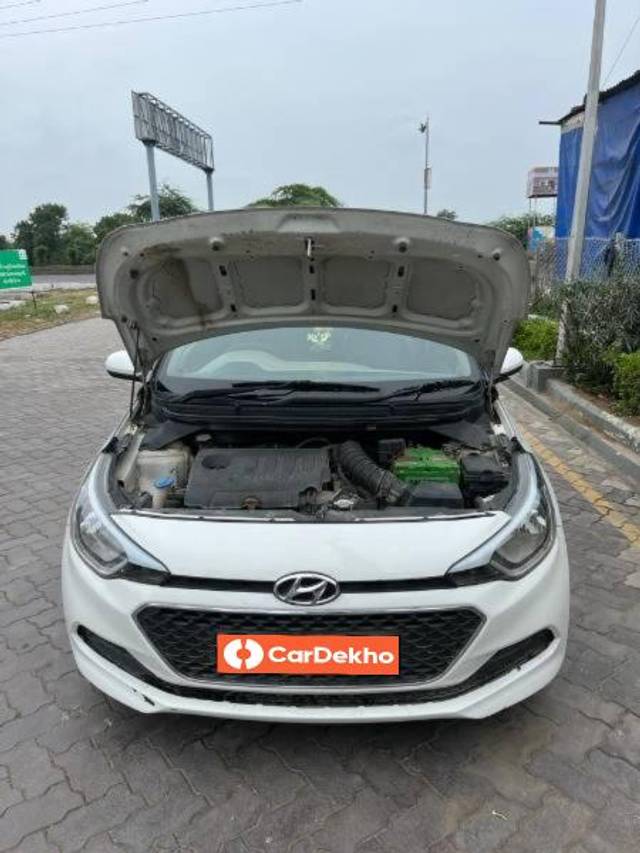https://images10.gaadi.com/usedcar_image/3578645/original/processed_3d145462-6957-4589-a2ce-03ca49b54e86.jpg?imwidth=6400