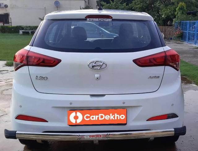 https://images10.gaadi.com/usedcar_image/3578768/original/processed_0101c663-9c64-4807-a96b-22c22e241a2d.jpg?imwidth=6402