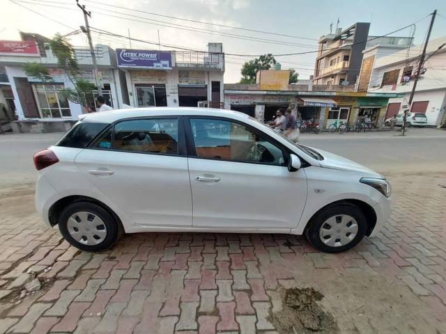 https://images10.gaadi.com/usedcar_image/3578804/original/processed_c77f5deb-7808-4d3d-aff5-1ee7bc6708fb.jpg?imwidth=6401