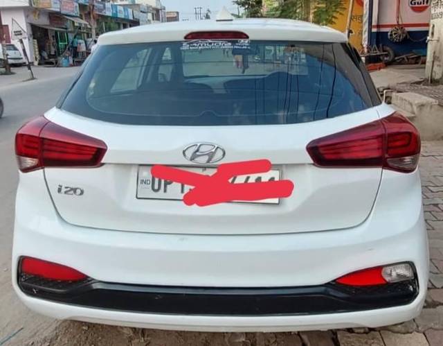 https://images10.gaadi.com/usedcar_image/3578804/original/processed_da3121d8-21d4-40c7-b5ce-85950b6d3472.jpg?imwidth=6402