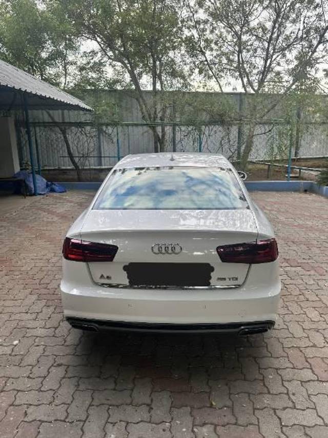 https://images10.gaadi.com/usedcar_image/3578898/original/processed_cff4db89-ecc4-48be-aecc-216f091b06a6.jpg?imwidth=6402