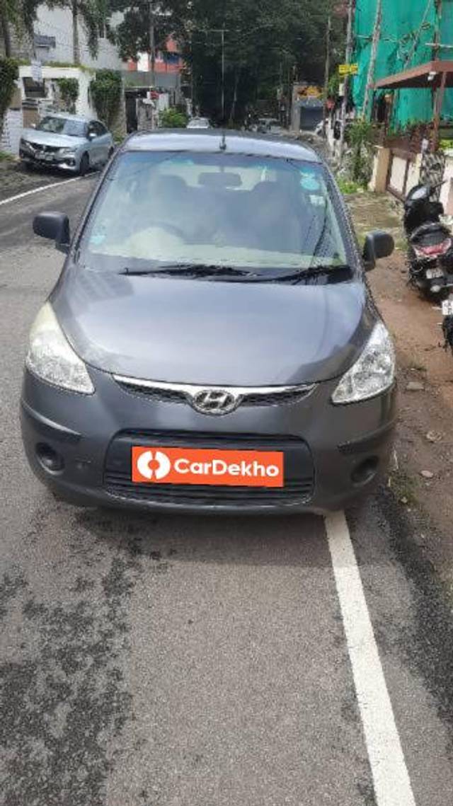 https://images10.gaadi.com/usedcar_image/3578961/original/processed_74537f4e-bb8e-4773-9b55-7bbd4a20bbad.jpg?imwidth=6400
