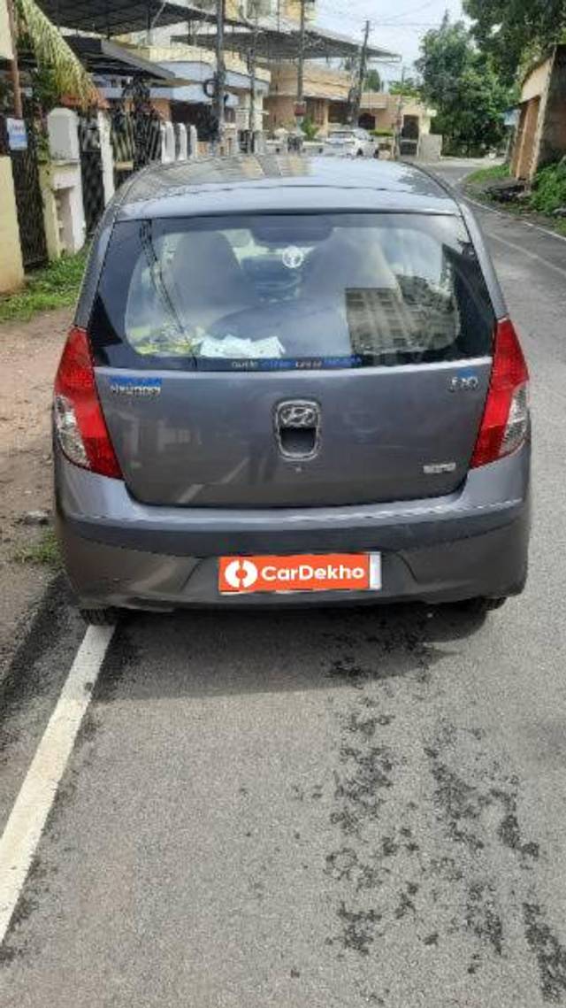 https://images10.gaadi.com/usedcar_image/3578961/original/processed_e103f465-96da-4344-b6d7-ac1a426c6c2e.jpg?imwidth=6401