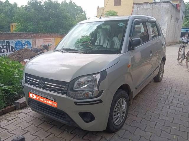 https://images10.gaadi.com/usedcar_image/3578967/original/processed_1cb7e143-1e21-44d3-92ed-8a412db97316.jpg?imwidth=6400