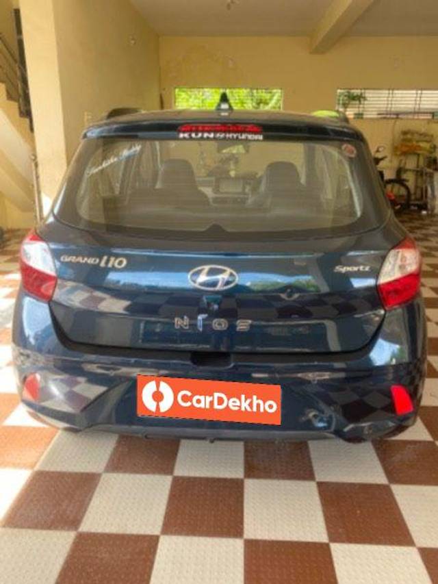 https://images10.gaadi.com/usedcar_image/3578969/original/processed_0ca9de69-147b-4470-973e-117bd3441c8b.jpeg?imwidth=6402