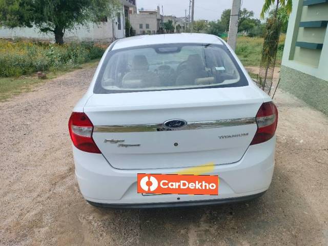 https://images10.gaadi.com/usedcar_image/3579032/original/processed_e0e10d53-dcb8-4535-bba5-bb2f55b4bfa7.jpg?imwidth=6402