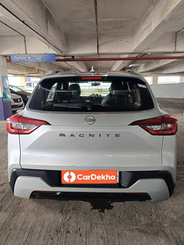https://images10.gaadi.com/usedcar_image/3579034/original/processed_img2871488__used_car_2871488_1694936600.jpg?imwidth=6401