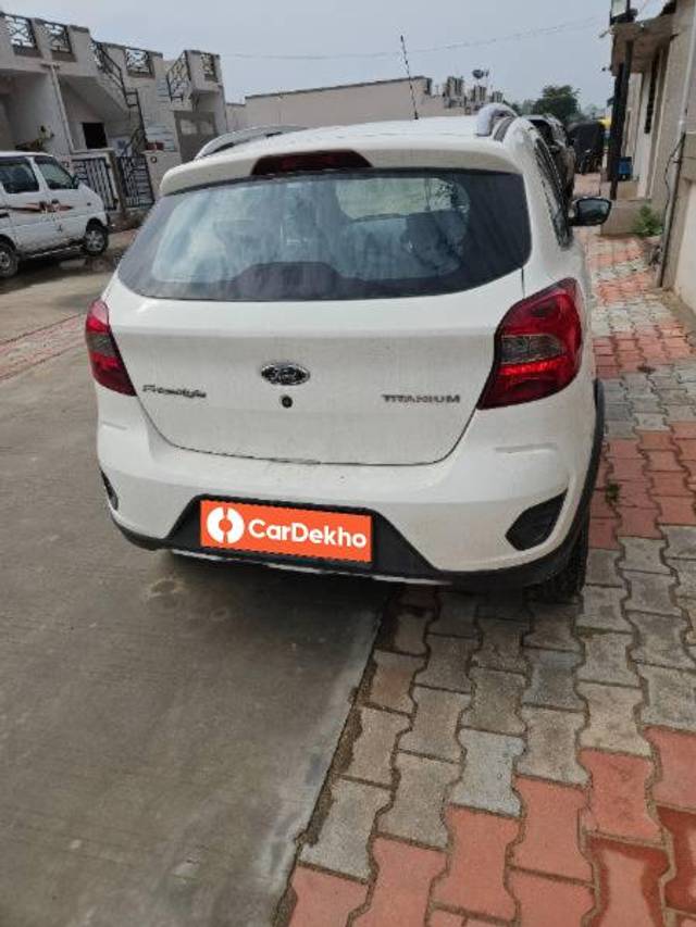 https://images10.gaadi.com/usedcar_image/3579385/original/processed_11112296-13e5-44ec-8c88-3b32f97c6e2b.jpg?imwidth=6401
