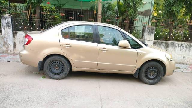 https://images10.gaadi.com/usedcar_image/3579444/original/processed_bcf07005-1828-4410-a28f-0d2d876a8f25.jpg?imwidth=6402