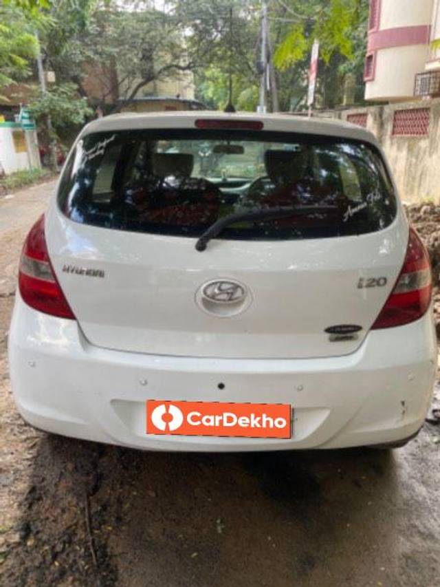 https://images10.gaadi.com/usedcar_image/3579547/original/processed_de22d7aa-2237-487b-aa31-6ba0b3259ad8.jpeg?imwidth=6402
