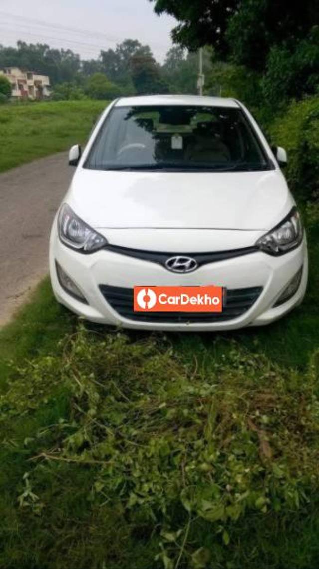 https://images10.gaadi.com/usedcar_image/3579583/original/processed_d0c58872-0946-4ac1-8f1e-4fa6d913a3cd.jpg?imwidth=6400