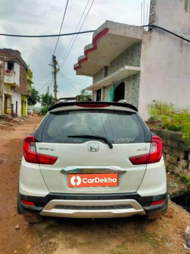 https://images10.gaadi.com/usedcar_image/3579591/original/processed_e2daf01d-06d7-49bf-94bd-95f5191314dc.jpg?imwidth=6402