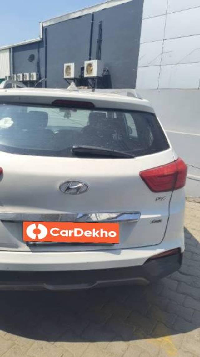 https://images10.gaadi.com/usedcar_image/3579599/original/processed_e788f17a-737d-4ca5-8c07-7b3f77623074.jpg?imwidth=6401