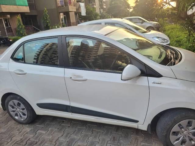 https://images10.gaadi.com/usedcar_image/3579813/original/processed_6274a8ec-6df1-4943-9d3b-8a094c588594.jpg?imwidth=6401