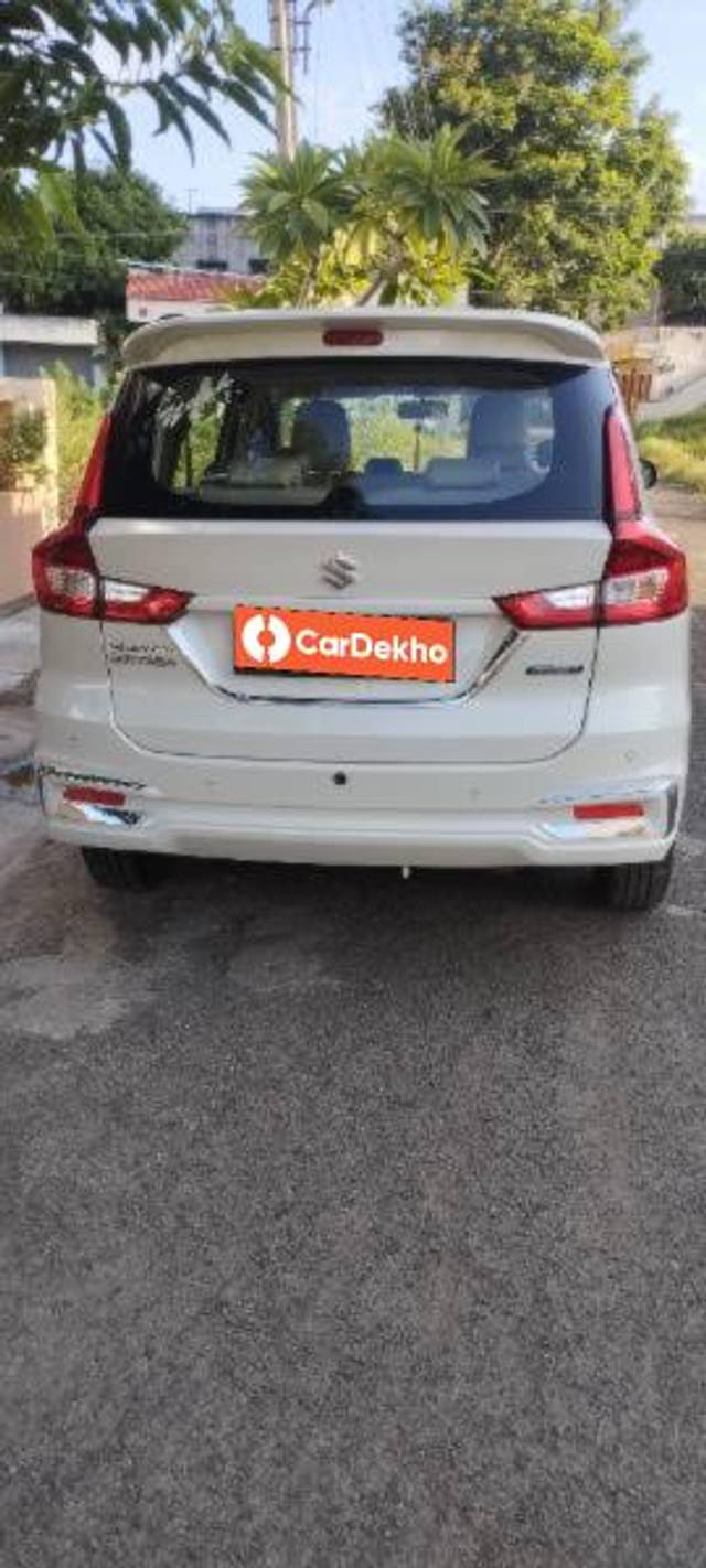 https://images10.gaadi.com/usedcar_image/3580233/original/processed_94224e33-66c3-43ea-8d15-30b8df0edfd4.jpg?imwidth=6401