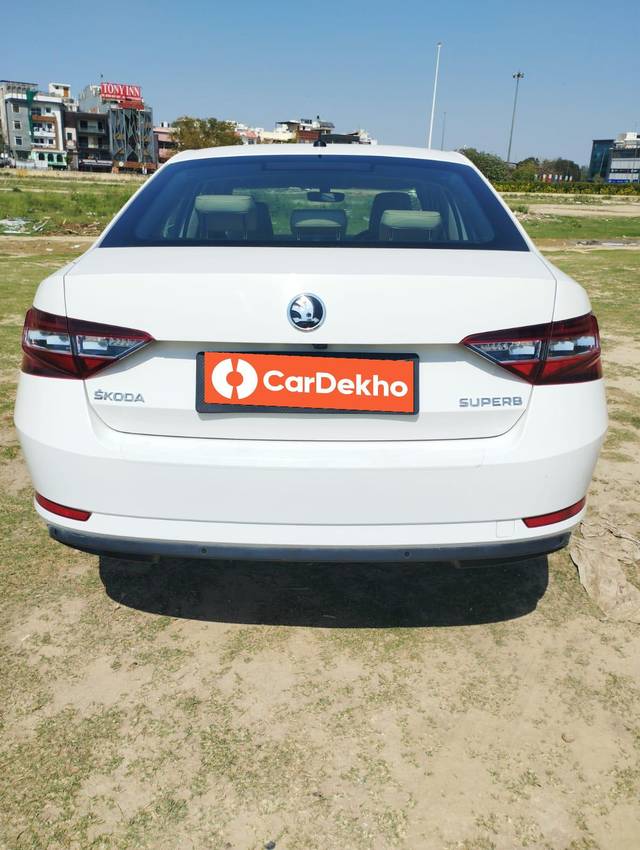 https://images10.gaadi.com/usedcar_image/3580355/original/processed_img2872252__used_car_2872252_1695044102.jpg?imwidth=6402