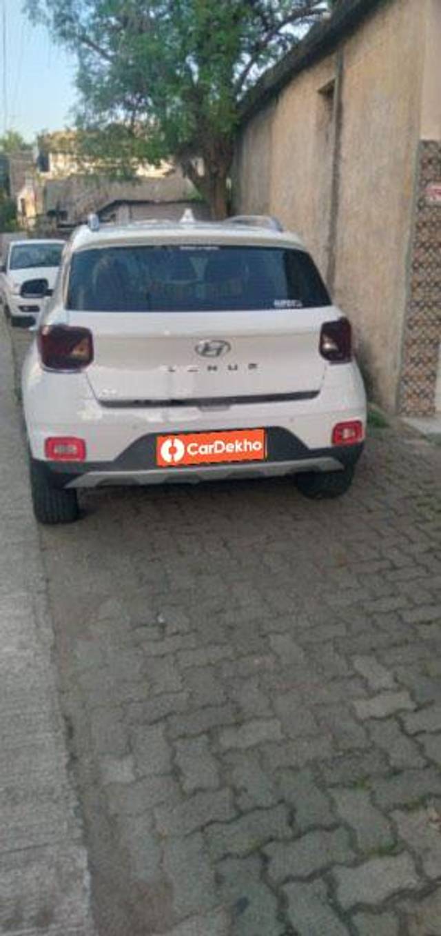 https://images10.gaadi.com/usedcar_image/3580397/original/processed_7cfdf8ea-60fd-44cb-8f23-29d4f73a58e6.jpeg?imwidth=6401