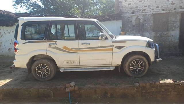 https://images10.gaadi.com/usedcar_image/3580558/original/processed_00930734-a079-4b19-aee3-8fe3d4b38ea1.jpg?imwidth=6401