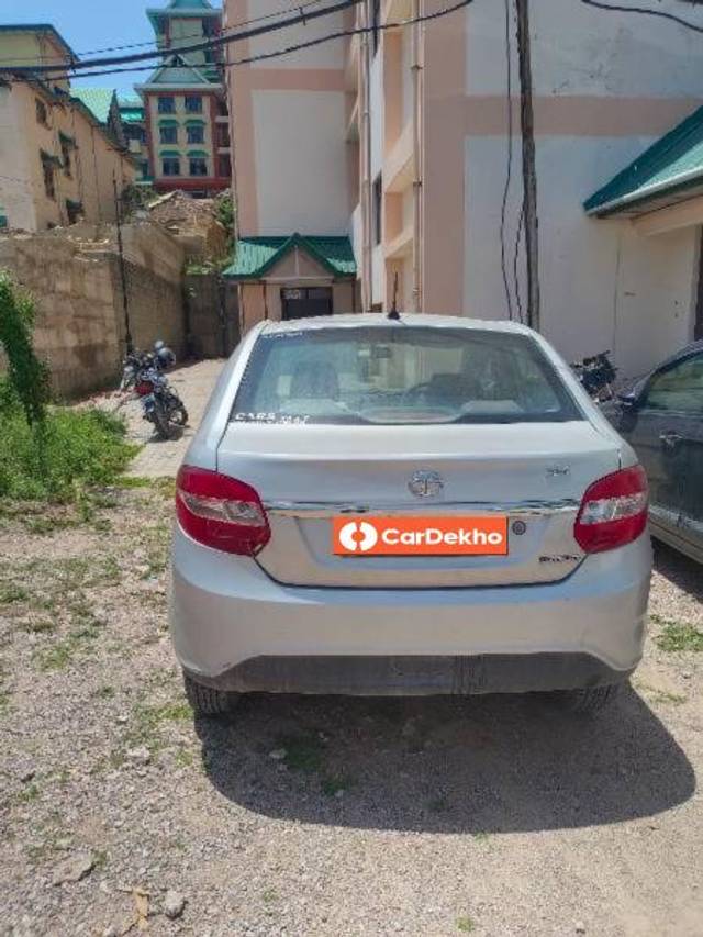 https://images10.gaadi.com/usedcar_image/3580564/original/processed_788ca699-919e-4839-b73b-0e7922ed9e42.jpg?imwidth=6401